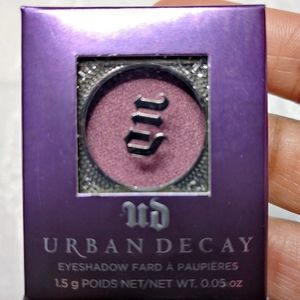 Urban Decay--Eyeshadow- Backfire